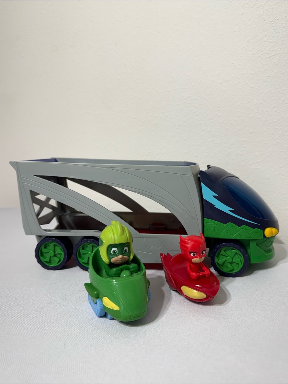 PJ Masks PJ Transporter Action Figure Vehicle Toy Set + 2 Mini- Gecko & Owlette